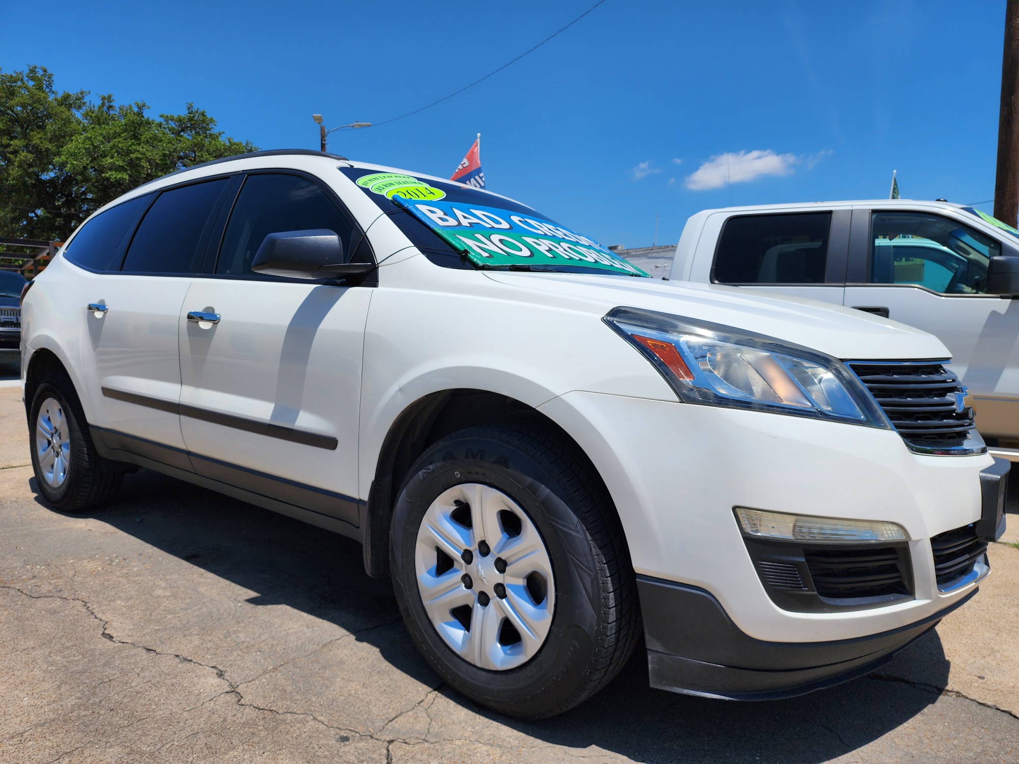 2014 WHITE Chevrolet Traverse LS w/PDC (1GNKRFED1EJ) with an 3.6L V6 DOHC 24V engine, 6-Speed Automatic transmission, located at 2660 S.Garland Avenue	, Garland, TX, 75041, (469) 298-3118, 32.885387, -96.656776 - CASH$$$$$$ TRAVERSE!! This is a very clean 2014 Chevrolet Traverse LS w/PDC SPORT UTILITY! 3rd Row Seating! Come in for a test drive today. We are open from 10am-7pm Monday-Saturday. Call us with any questions at 469.202.7468, or email us at DallasAutos4Less.com. - Photo #1